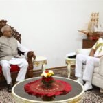 राज्यपाल श्री पटेल से भारतीय नौसेना प्रमुख ने की सौजन्य भेंट